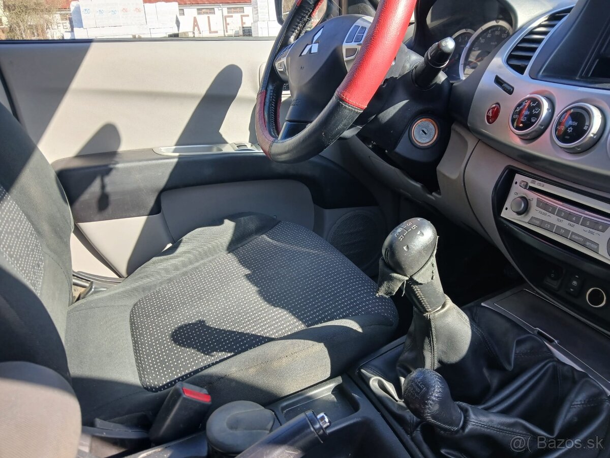 Mitsubishi L200 vo výbave DAKAR - 18
