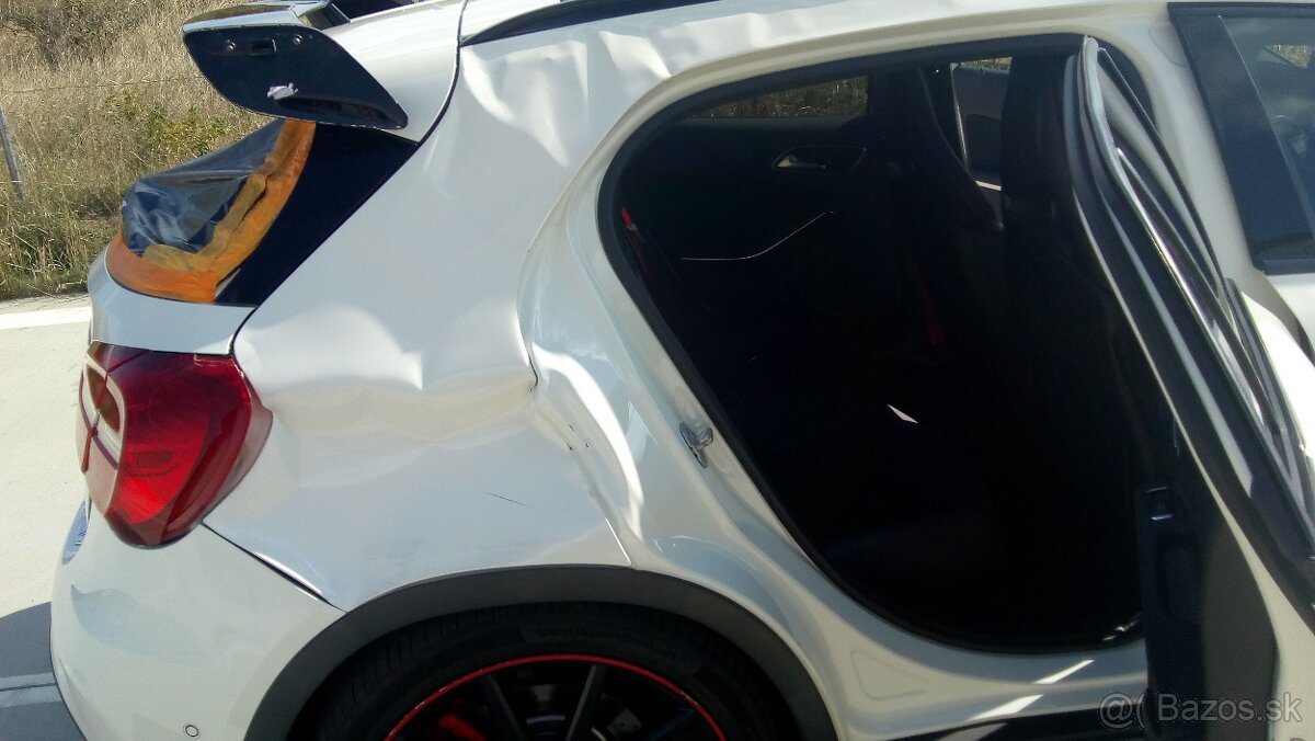Mercedes GLA 45-AMG 4MATIC Havarovane - 18