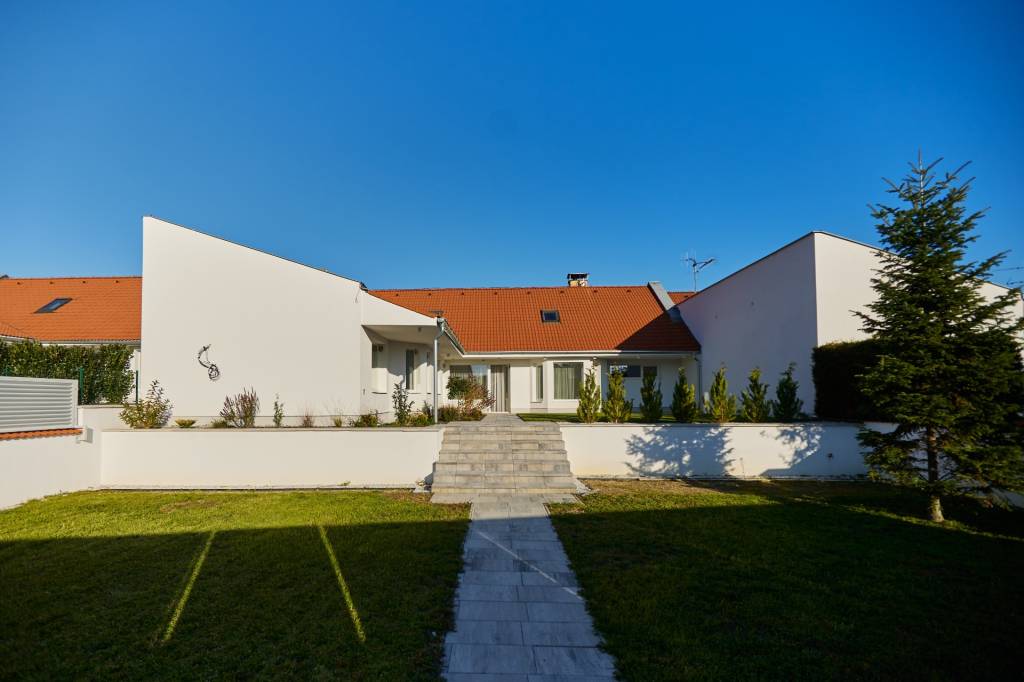 NA PREDAJ- EXKLUZÍVNY- 5 - IZBOVÝ RODINNÝ DOM, MALÁ IDA - PA - 18