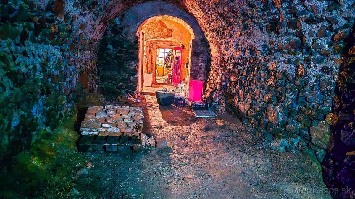 Na predaj historická nehnuteľnosť s veľkým potenciálom – Hod - 18