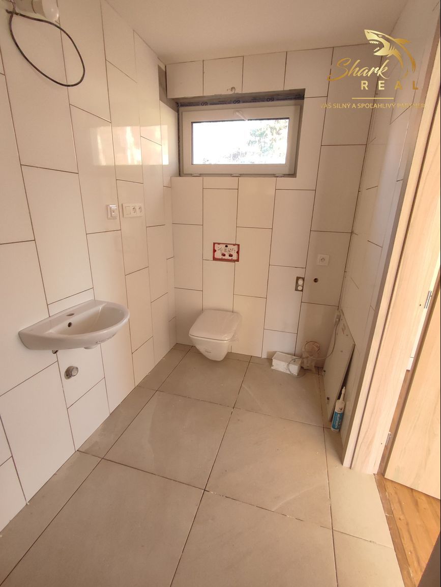 4 izbová novostavba v dvojdome neďaleko tajchu - 18