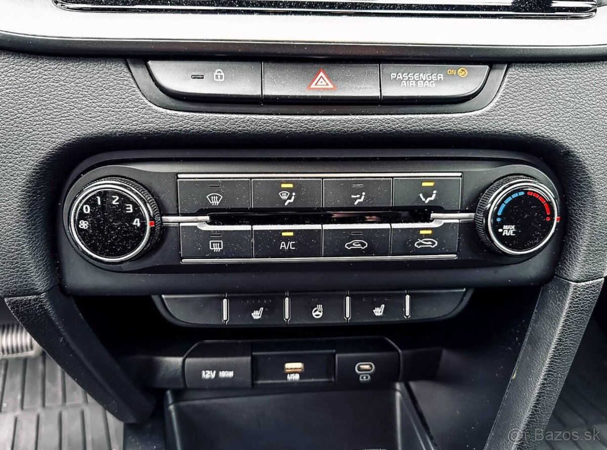 Kia Ceed SW 1.5 T-GDi Silver A/T - 18