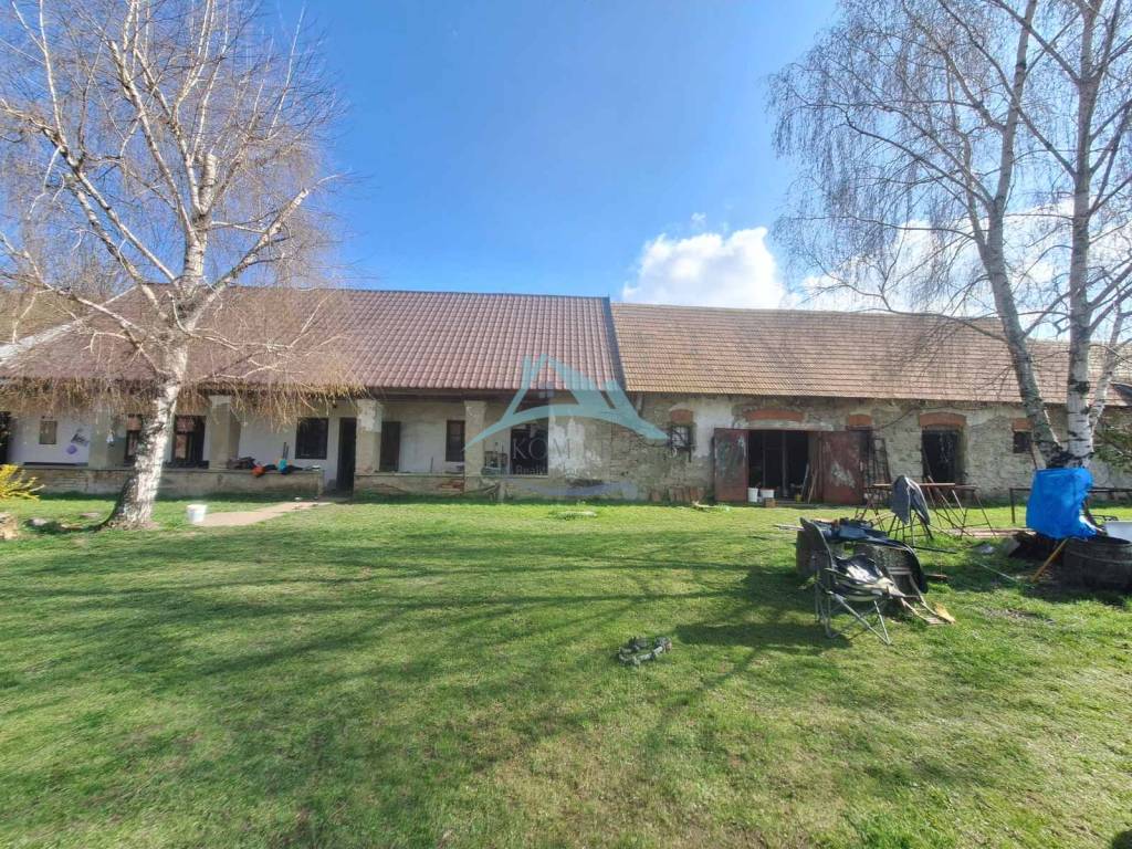 Na predaj starší sedliacky R. dom s obrovským pozemkom 292 - 18