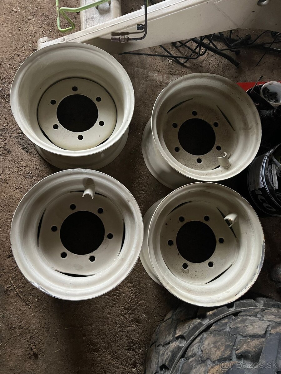 Locust 750 (unc) - 18