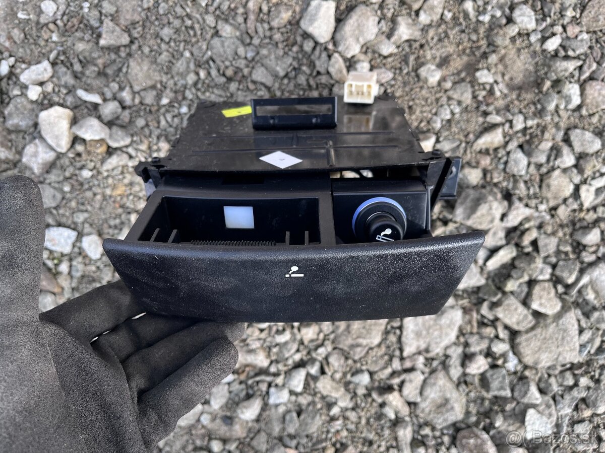 Kia Ceed Kombi 06-12 vypínač okien, madlo, panel, clonítko Ľ - 18