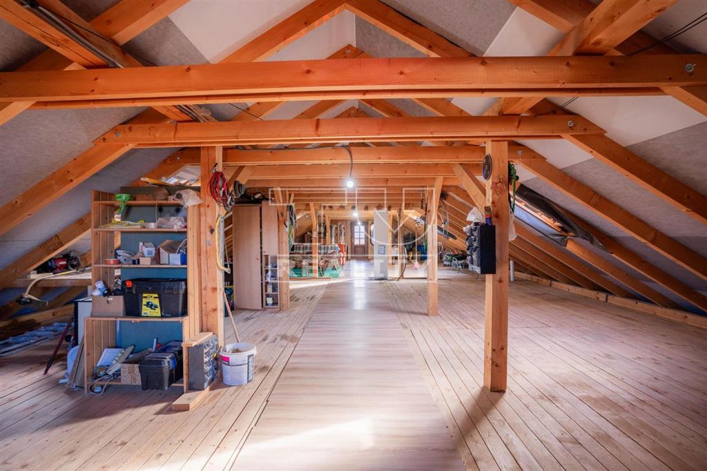 Na predaj priestranný rodinný dom Uhrovec okr. Bánovce... - 18