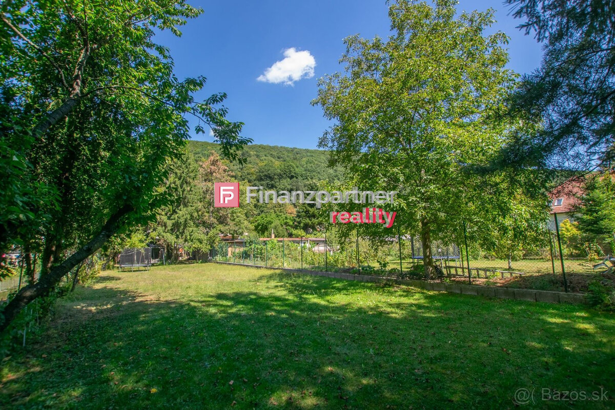 Ponúkame na predaj 5 izb. rodinný dom s garážou na pozemku 9 - 18