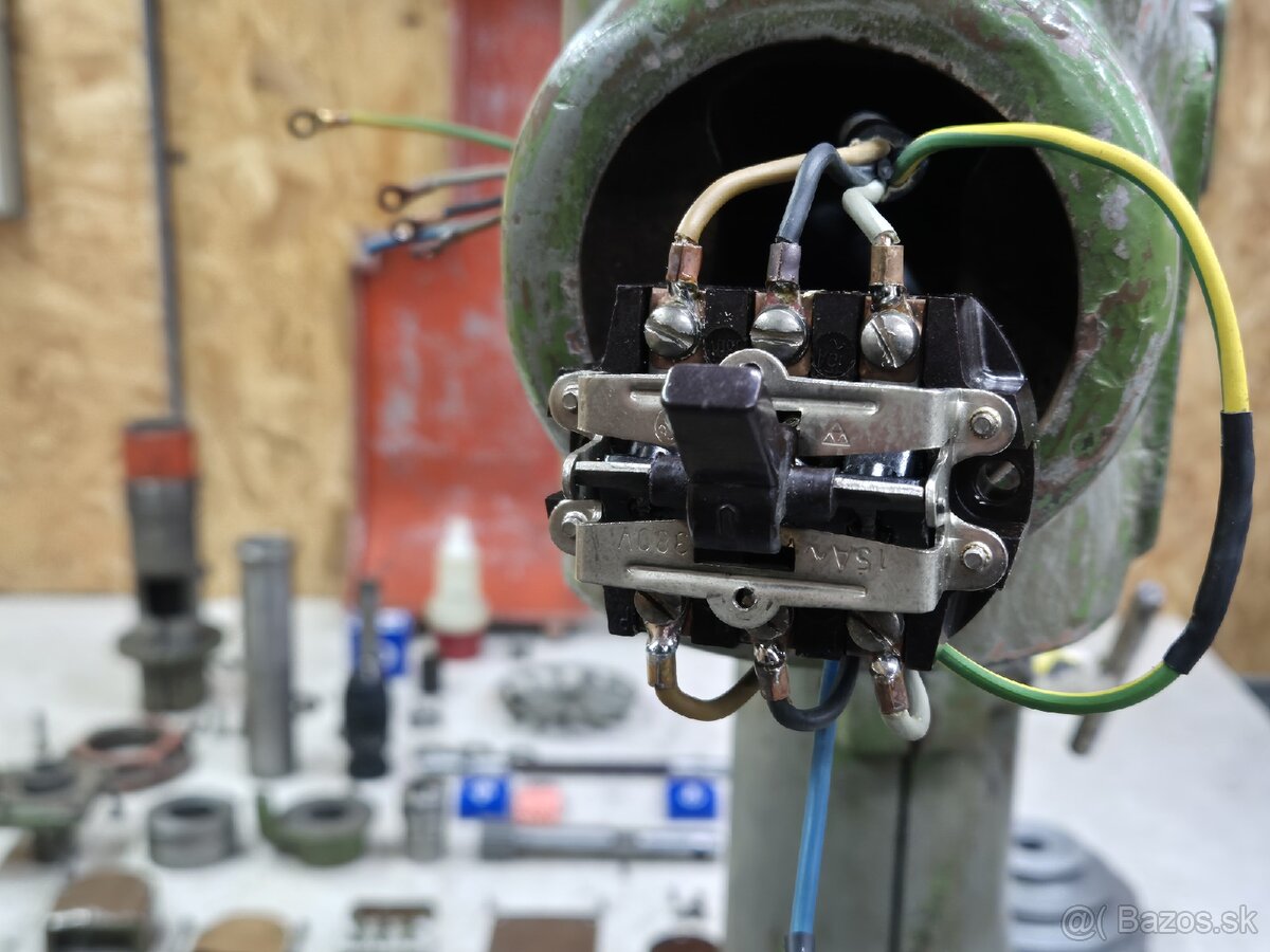 Vŕtačka jihokov hustopeče V-16 - 18