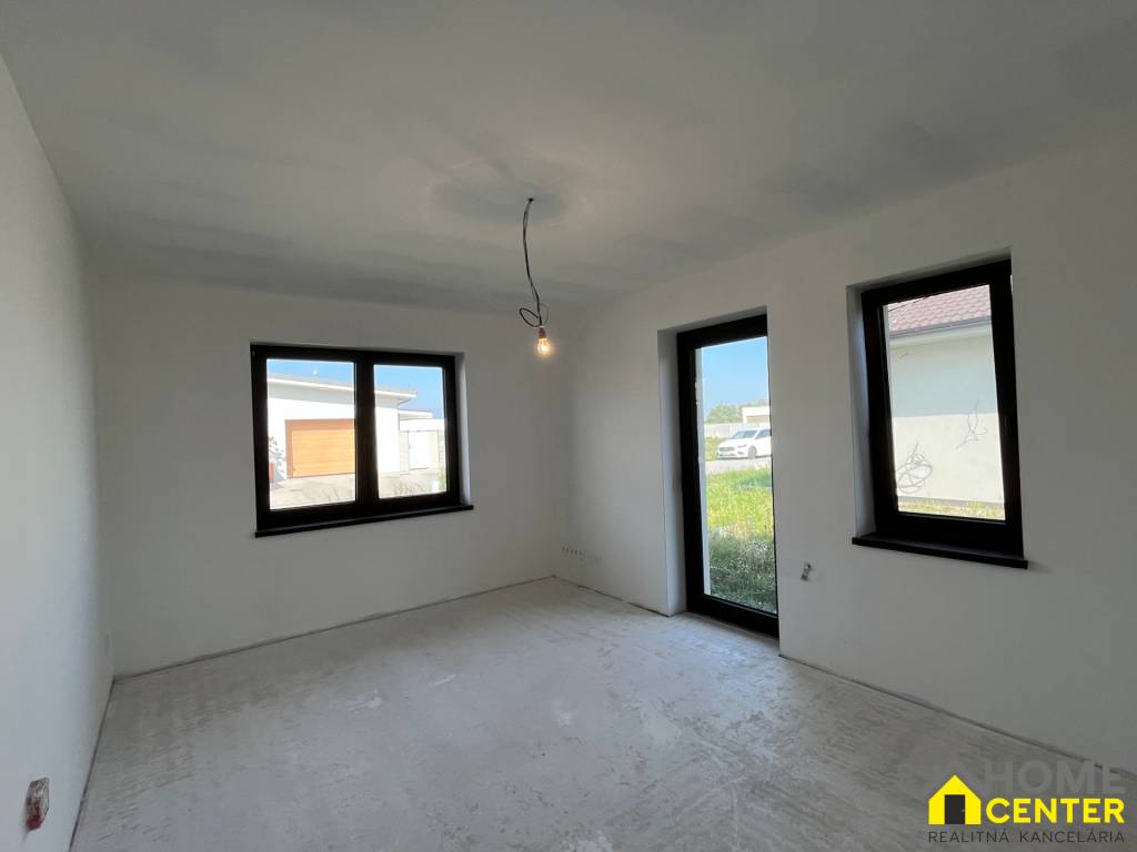 REZERVOVANÁ novostavba - 5 izbový bungalov/ RD/ v Komárne / - 18