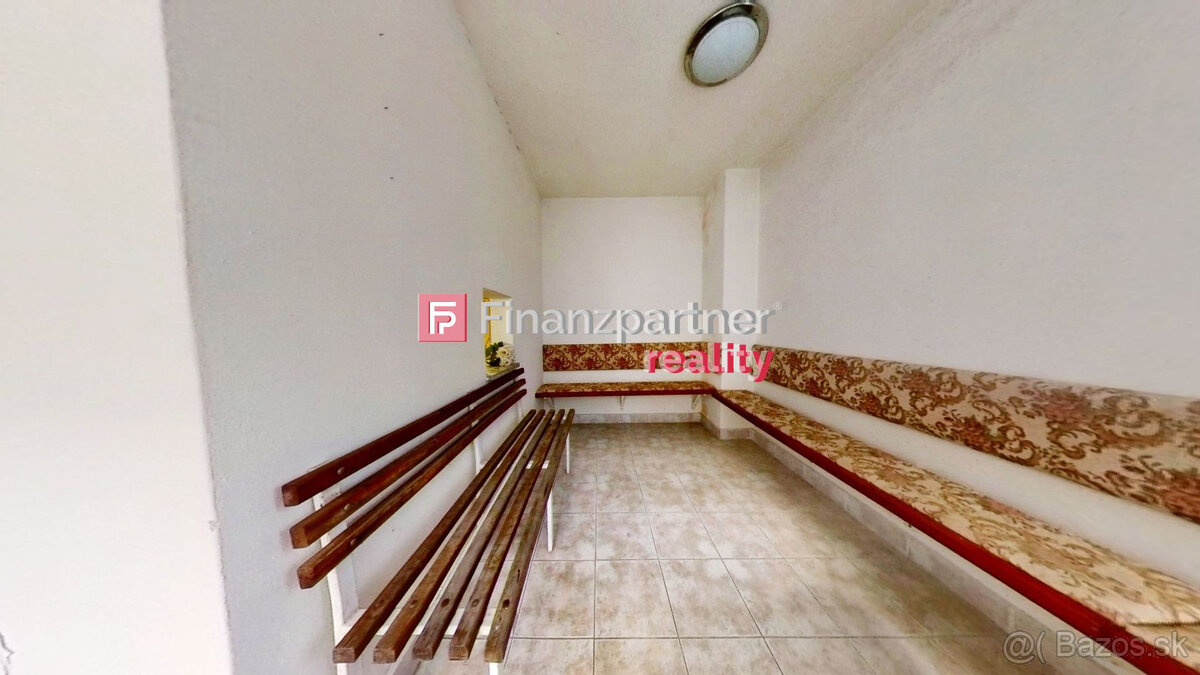 Ponúkame Vám na predaj dva domy na jednom dvore, centrum Lev - 18