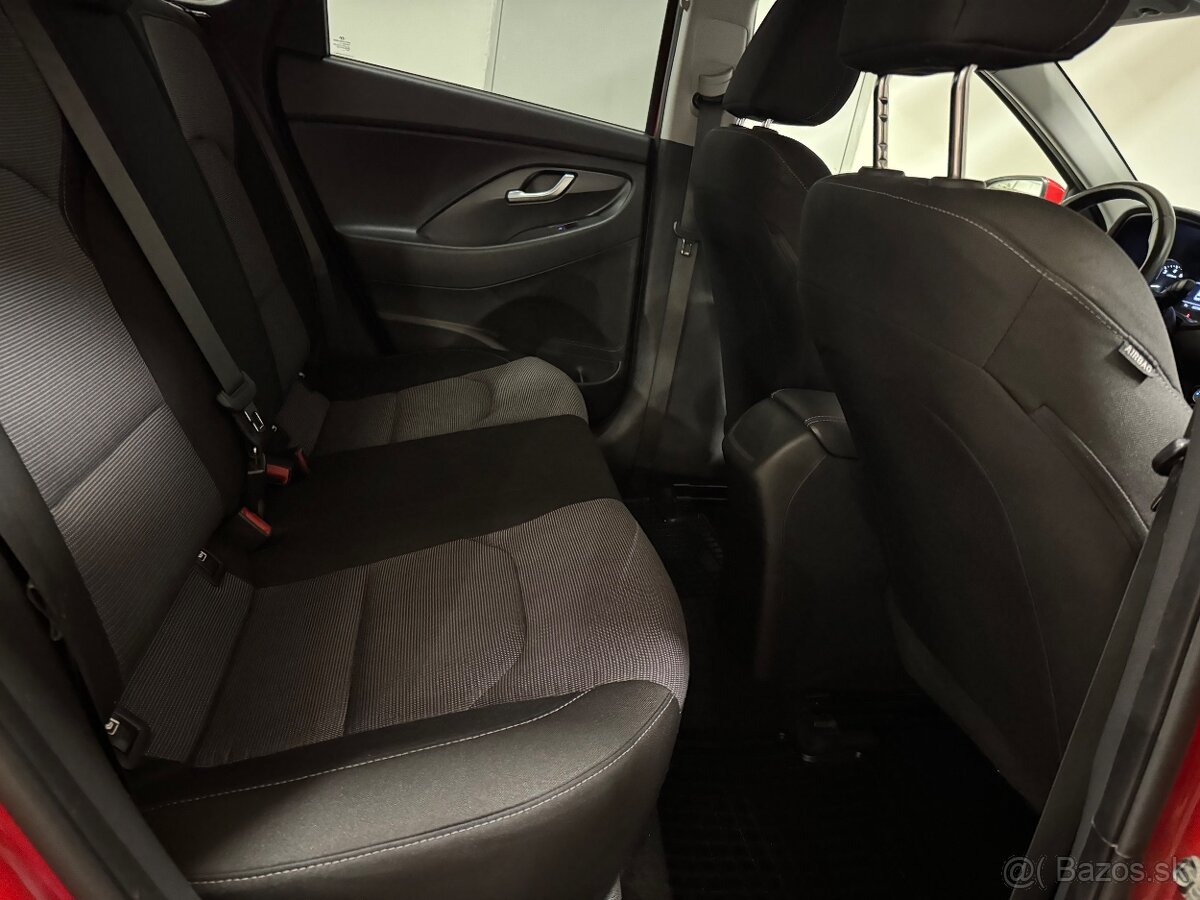Hyundai i30 1,4 73kW benzín 87000km 2018 Led combi - 18