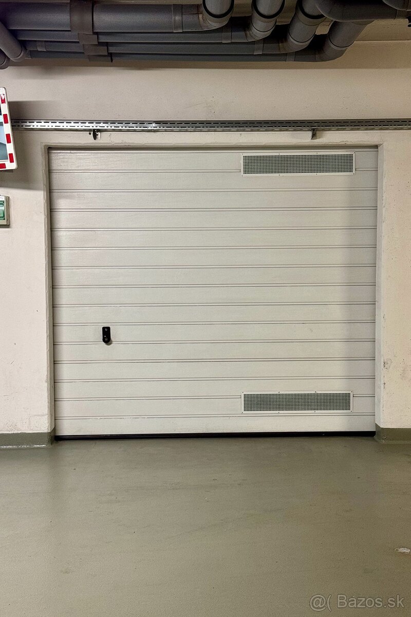 IHNEĎ VOĽNÝ | 2,5 - izbový byt so samostatnou garážou - 18