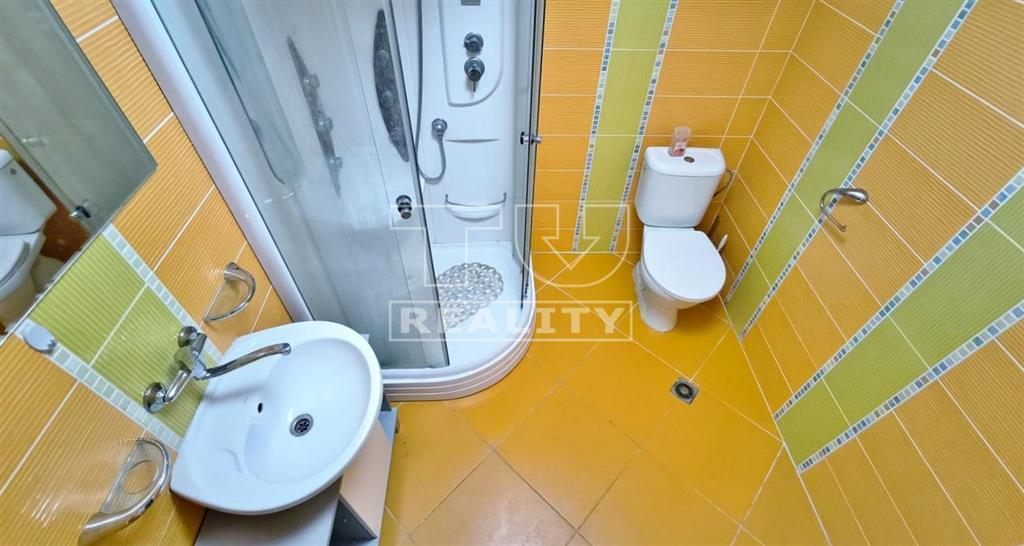 Rodinný dom - 2 samostatné byty, priestranná terasa a... - 18