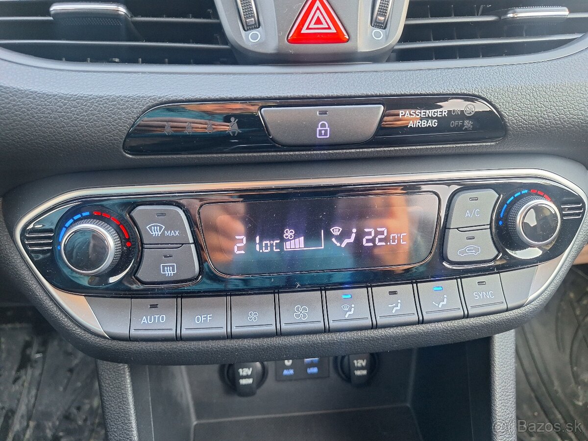 HYUNDAI I30 COMBI 1,4 BENZÍN ROK 2018 - 18