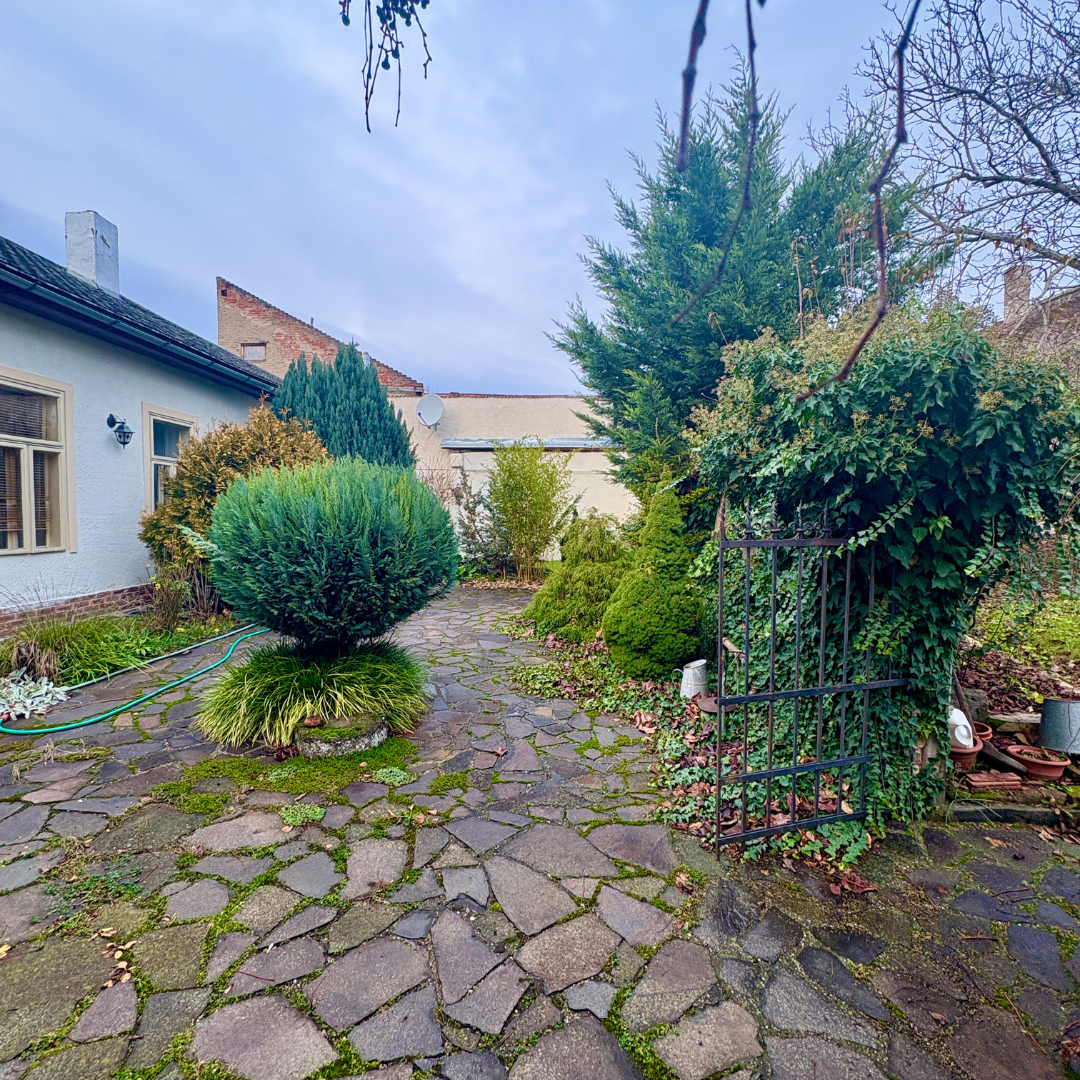 Meštiansky 5 izbový dom v srdci Šiah - 18