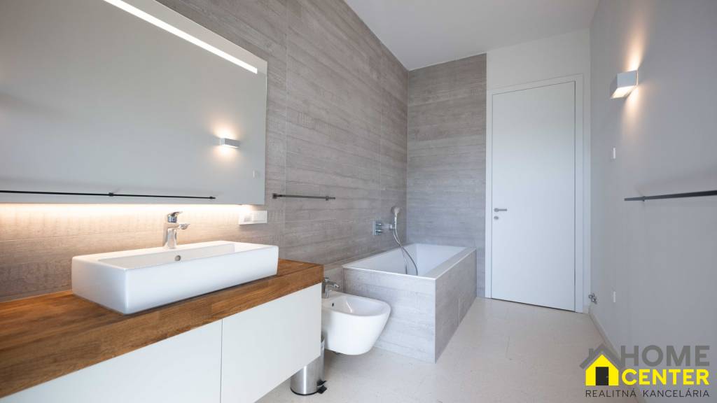 NA PREDAJ atraktívna kamenná vila /419 m²/ pri mori, Dalmáts - 18