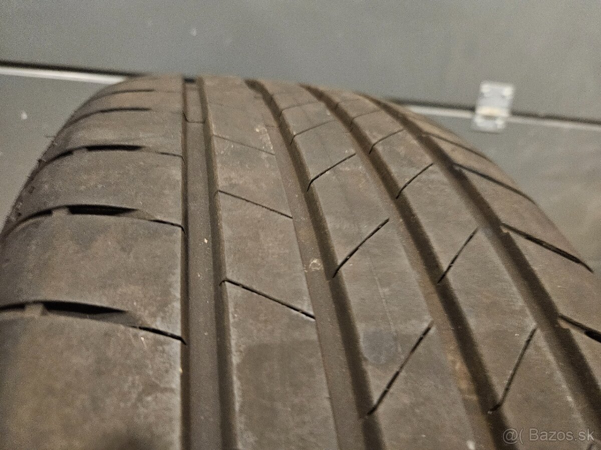 Prakticky nové letné pneumatiky Bridgestone - 235/55 r18 - 18