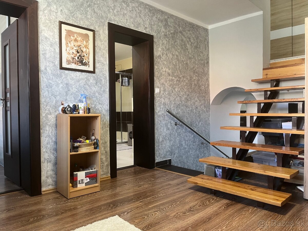 VIDINÁ - RD - 240 m2 - TERASA, BAZÉN, GARÁŽ - 18