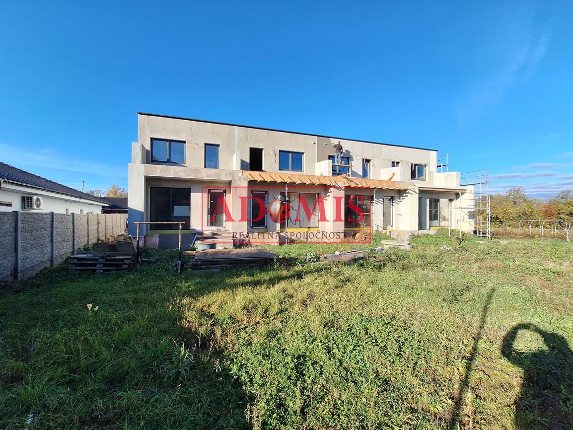 ADOMIS - predám 4-izb. tehlový RD Nižná Hutka 192m2,garáž,3x - 18