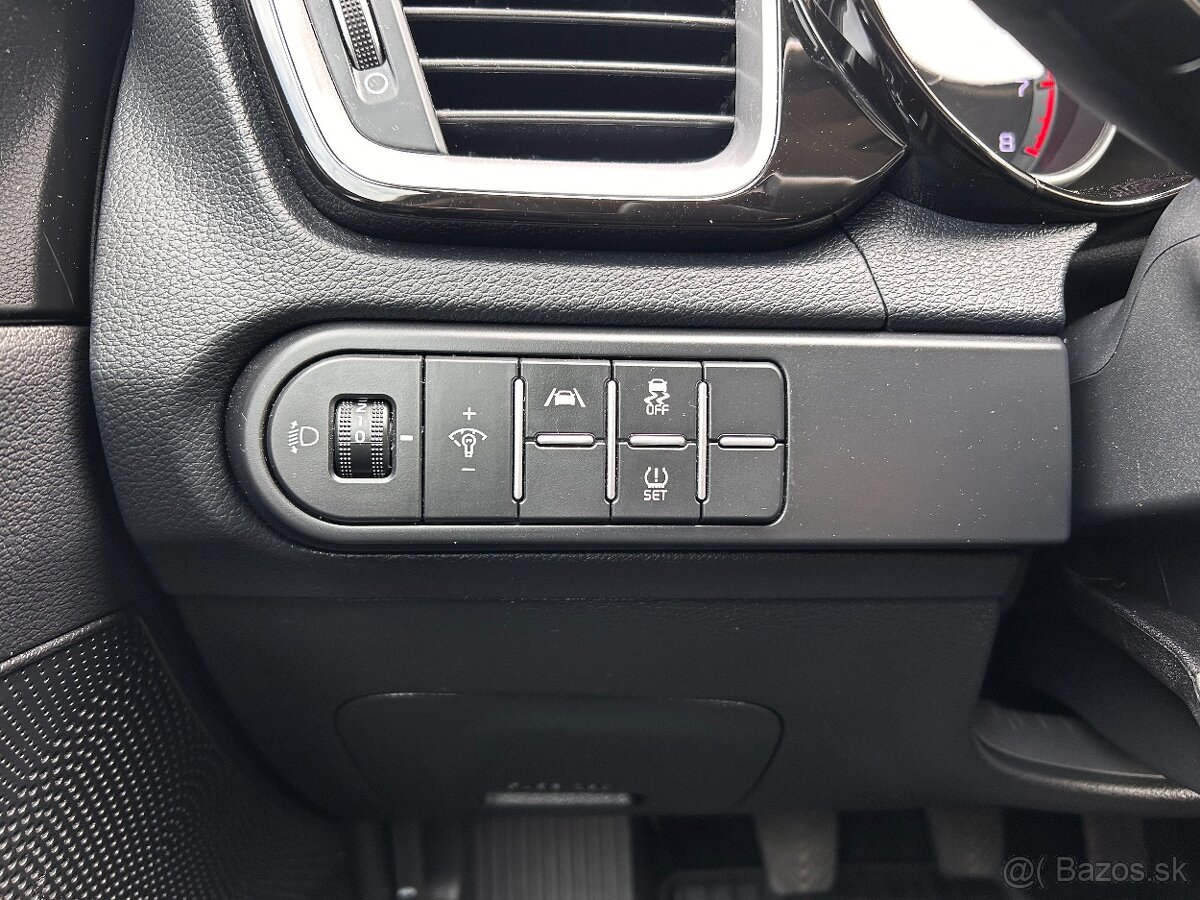 KIA CEED SW 1,5 T-GDi 118kW MT6 GOLD - 18