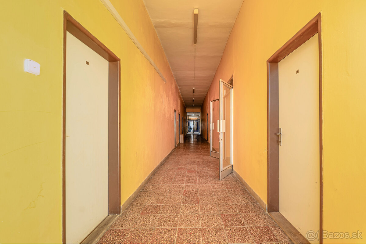 Administratívna budova a hala v priemyslenej časti | Rampová - 18