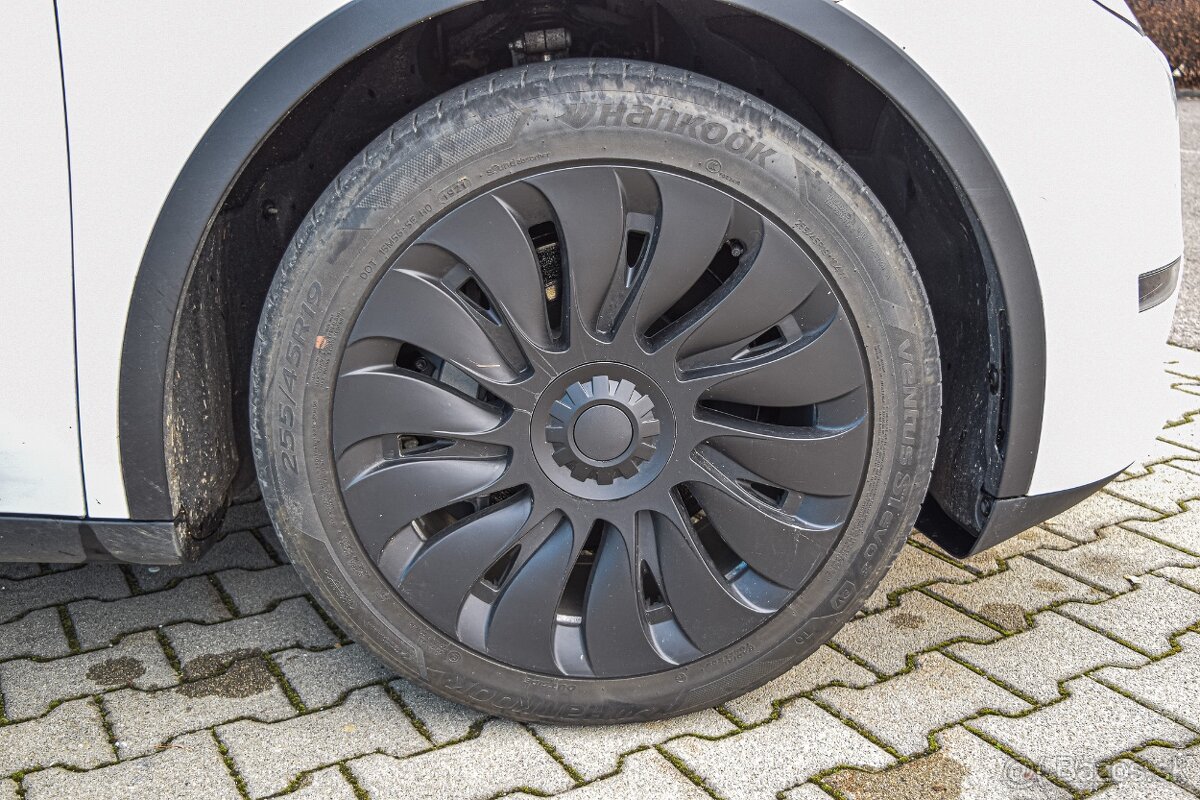 Tesla Model Y Long Range Dual Motor AWD - 18