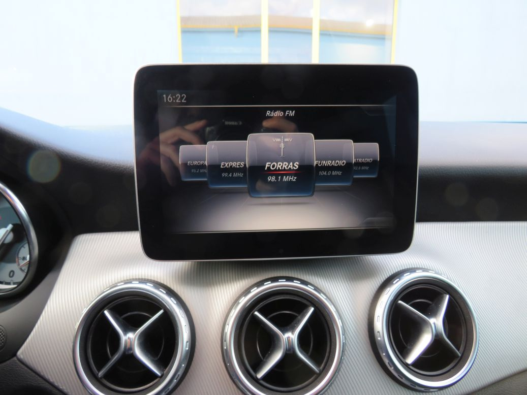 MERCEDES-BENZ GLA 200 d E6 Automat 136 PS - 18