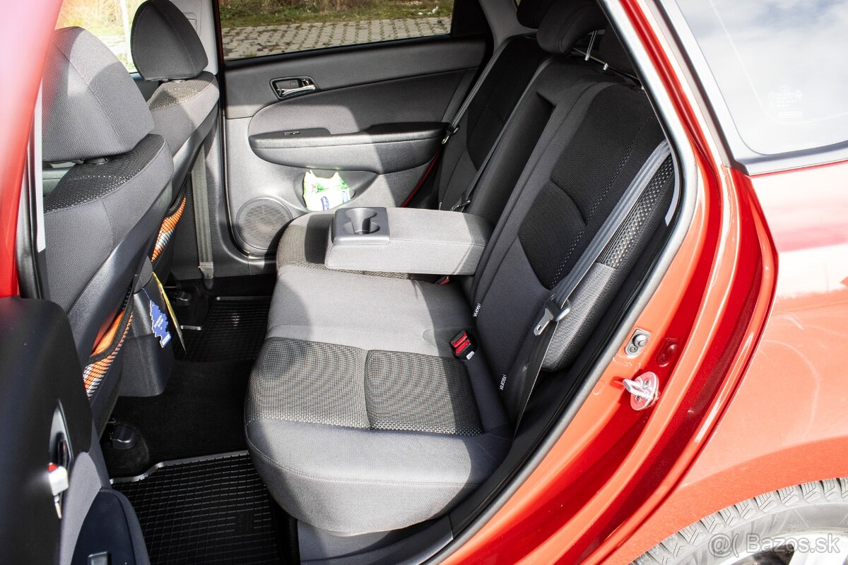 Hyundai i30 CW 80kW (2011) - 18