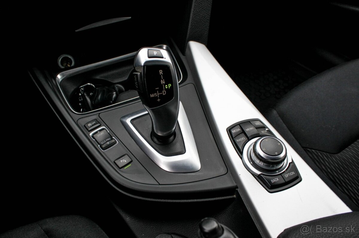 BMW Rad 3 Touring 320d A/T 135kW - 18