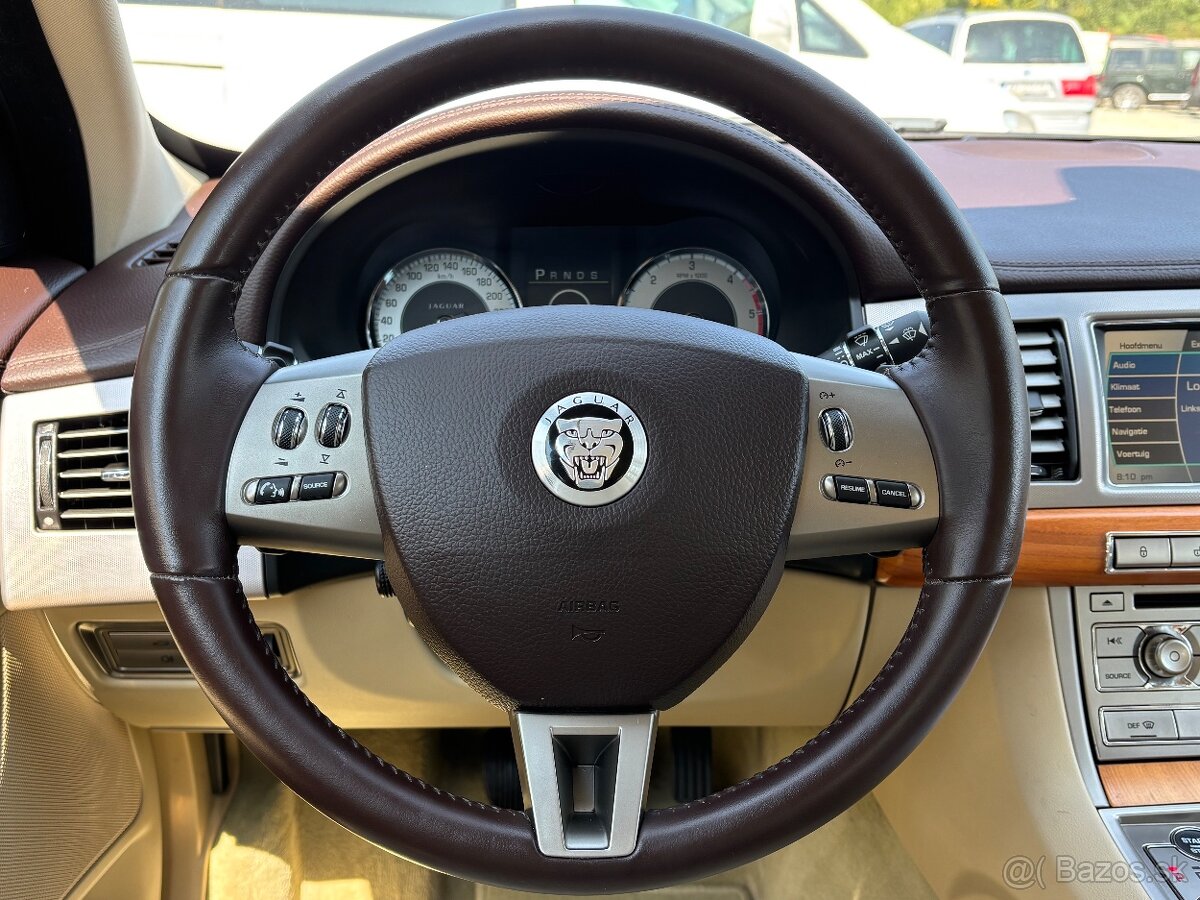 Jaguar XF 2.7D V6 Premium Luxury - 18