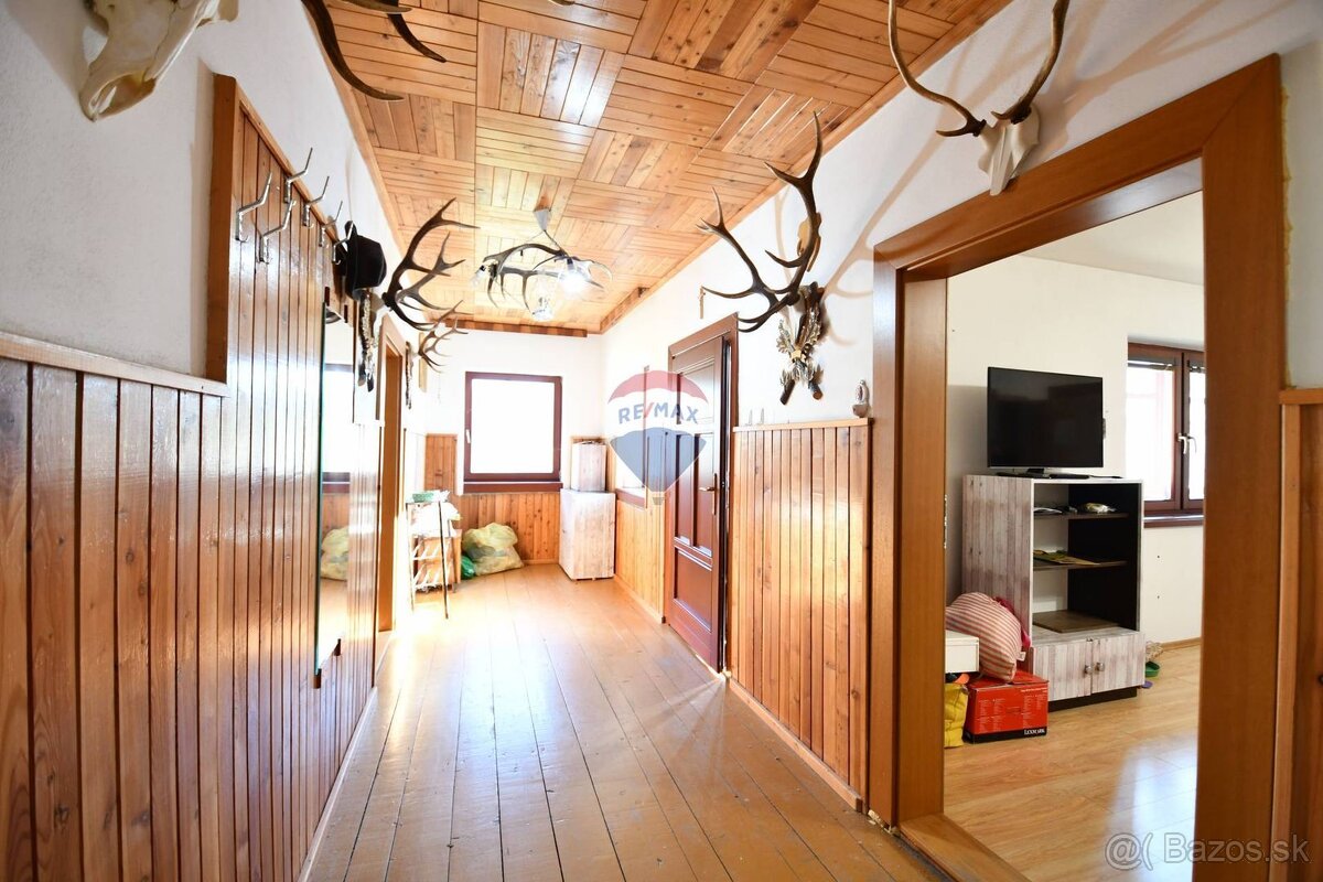 Rodinný dom s dvoma vstupmi a veľkým pozemkom (1 041 m²) – O - 18