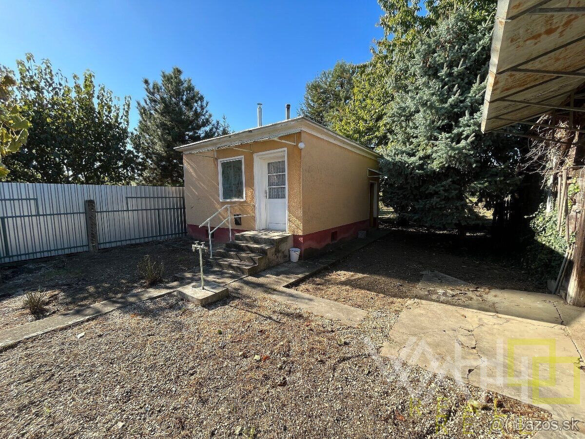 Veľký pozemok až 1699m2, samostatne stojaci RD, všetky IS, H - 18