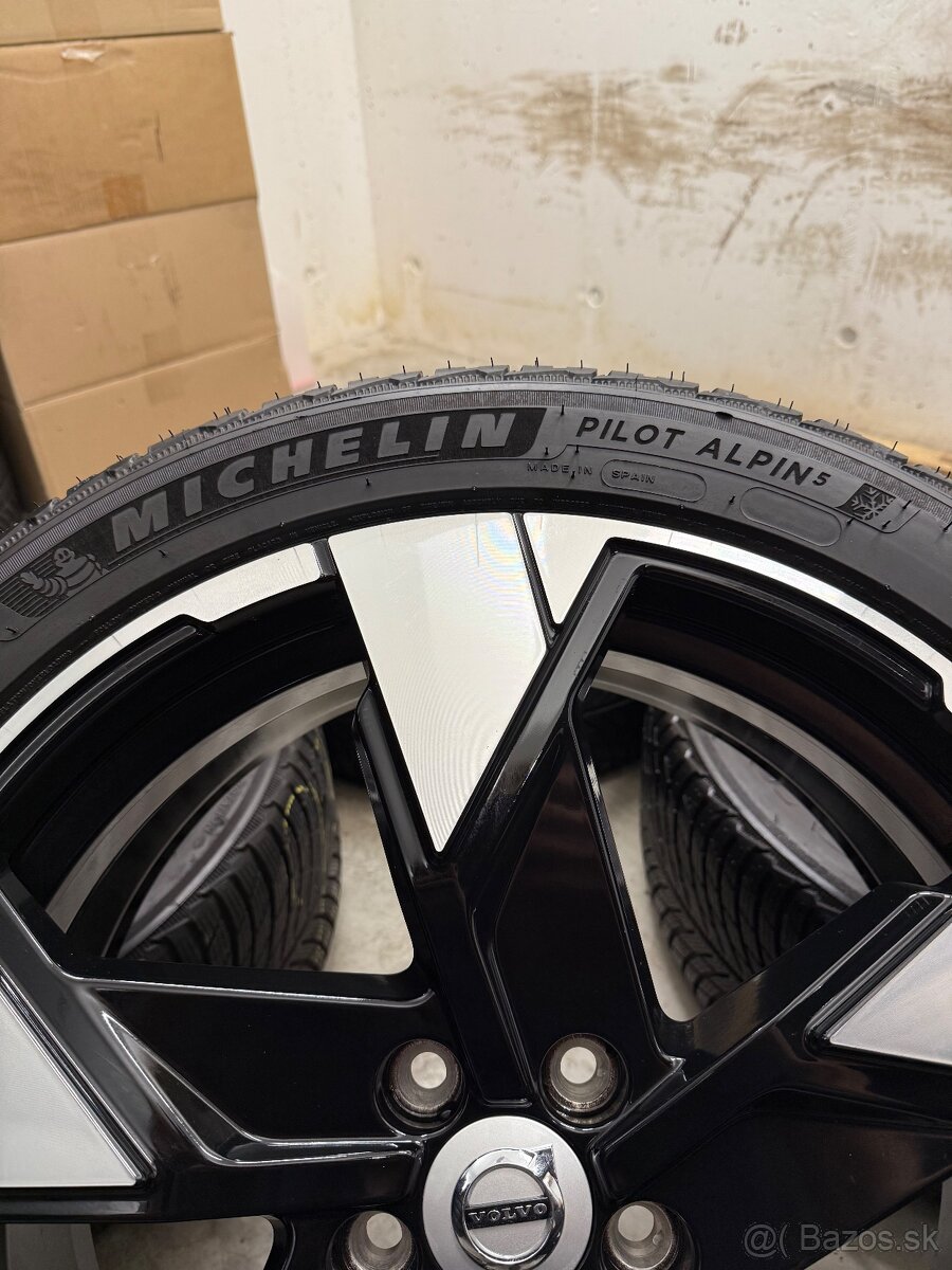 Zimná sada 5x108 R20 , 245/40/20 Volvo EX30 - 18