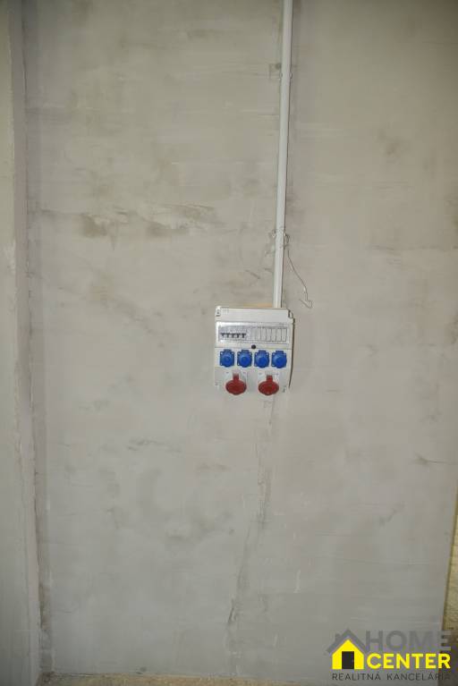 NA PREDAJ: PREVÁDZKOVÝ AREÁL, 8817 m2, KOMÁRNO - 18