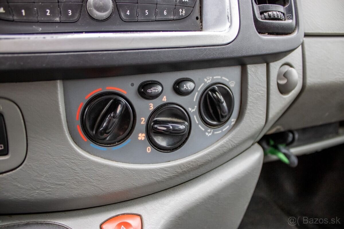 Renault Trafic 2.0 dCi 16V Passenger / 84kW / 2011 - 18