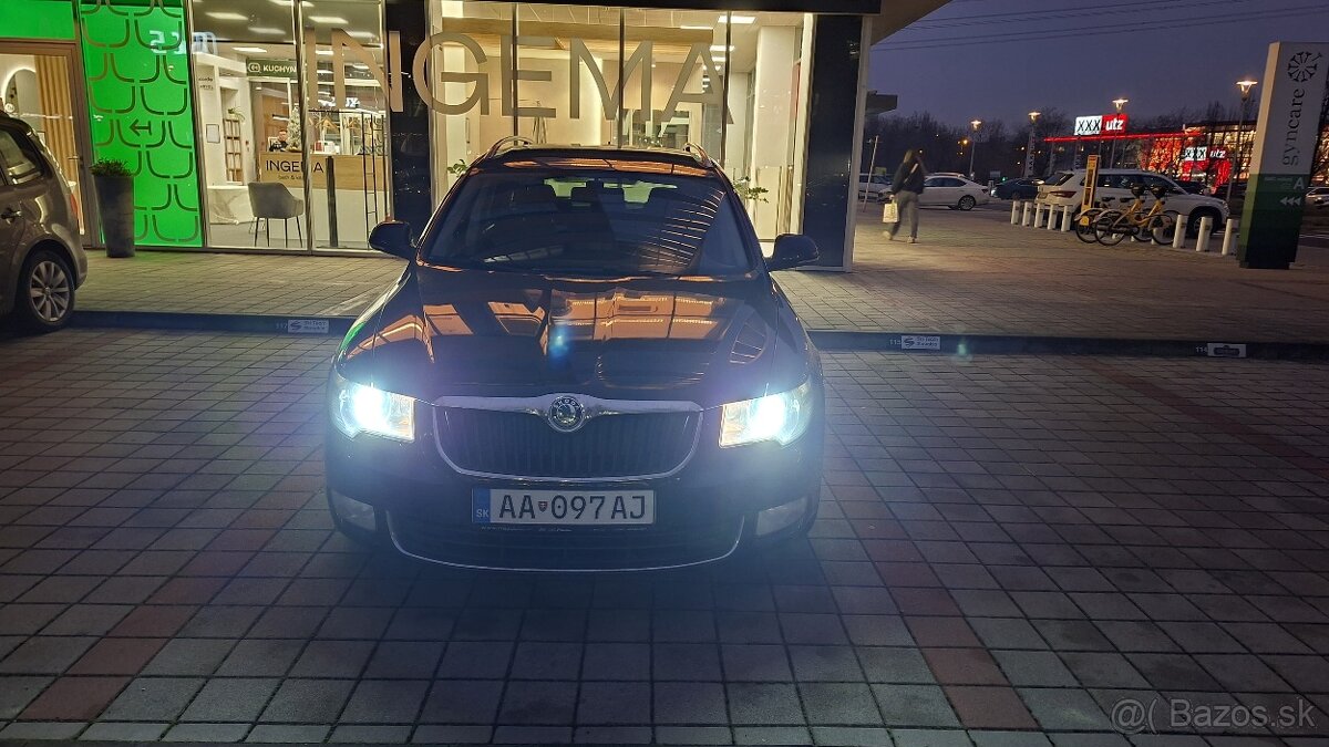 Škoda Superb Combi - 18