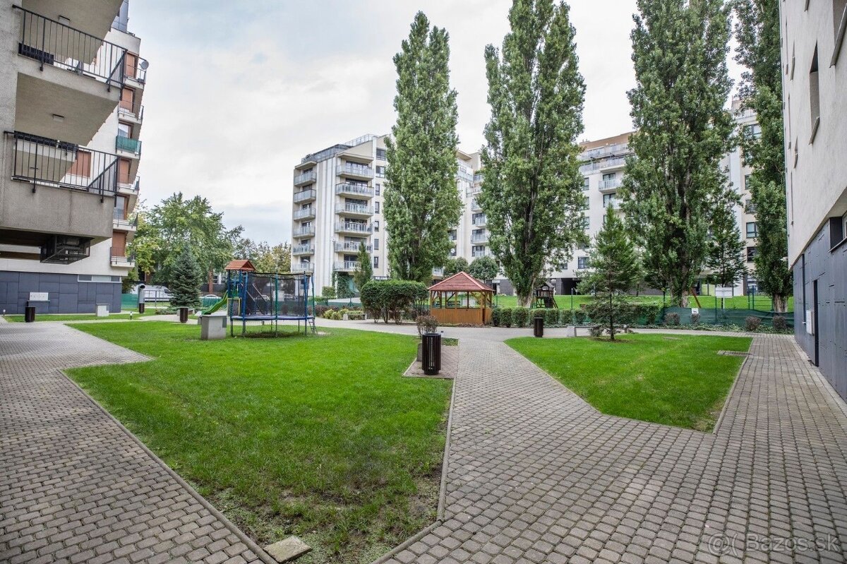 1i byt-BA /Ružinov, 59,70 + 7,8 m2 lóggia + 2,8 m2 pivnica - 18