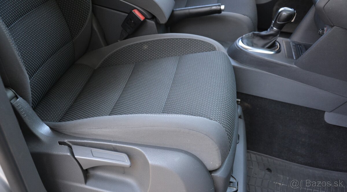 Volkswagen Touran 1.60 TDI , 1. majiteľ, Sr. voz, automat, 7 - 18
