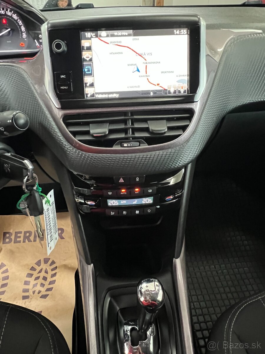 Peugeot 2008 1.2 PureTech AUTOMAT LITÁ KOLA NAVI TAŽNÉ ZAŘ. - 18