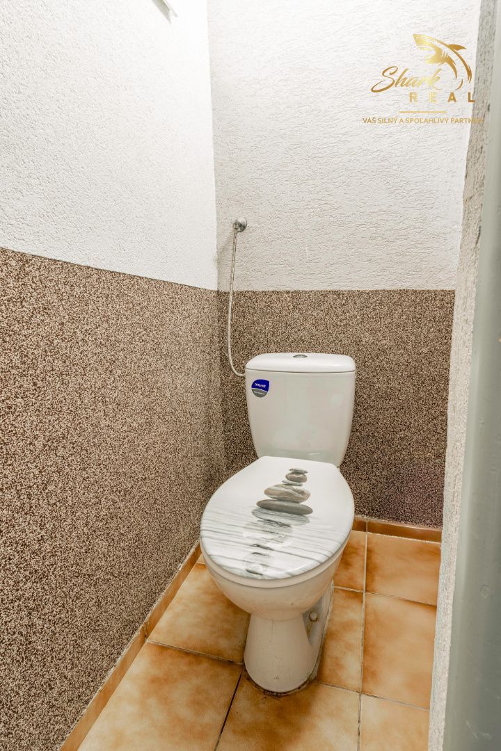 REZERVOVANÉ - Na predaj pekný dom so záhradou - 18