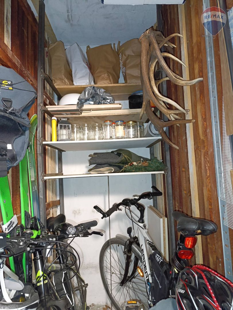 Prerobený 3-izbový byt v pokojnej zelenej časti Podbrezín - 18