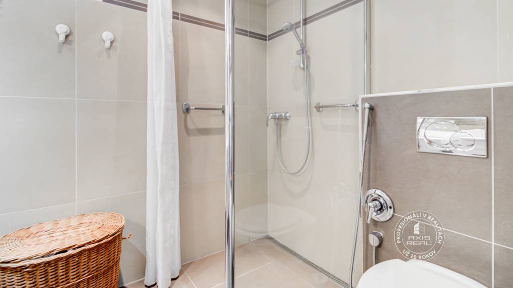 AXIS REAL | DVA V JEDNOM - Veľký a menší dom na jednom pozem - 18