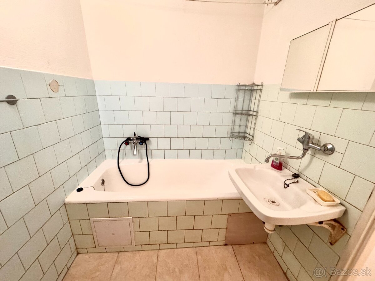 Na predaj: 3-izbový byt s garážou v tehlovej bytovke –Bajč - 18