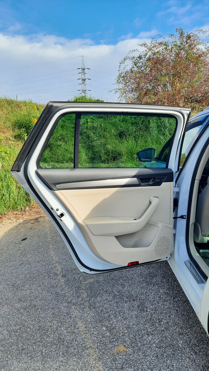 Predám Škoda Superb Combi 2.0 TDI SCR Live DSG - 18
