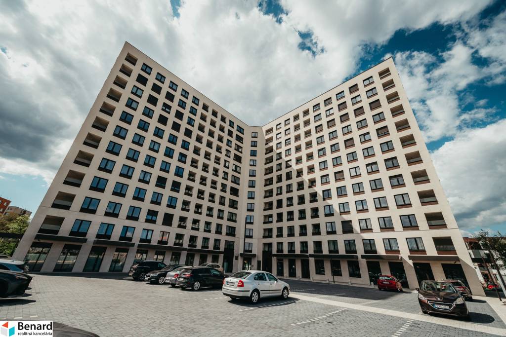 NA PREDAJ POSLEDNÉ TRI 3.IZBOVÉ BYTY TYP 5, KARPATSKÁ POPRAD - 18