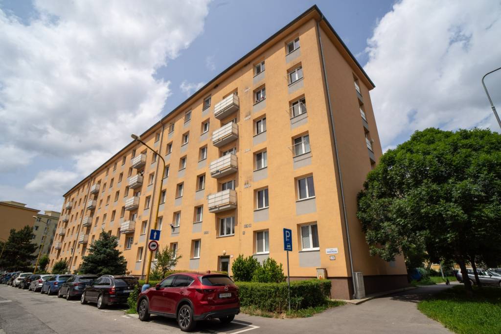 3-izbový byt na predaj v tehlovej bytovke, Kustrova ul., KE - 18