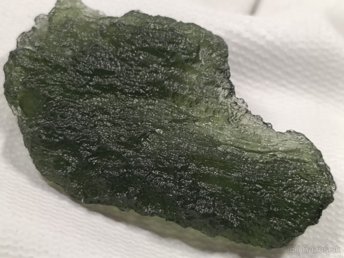 Krásný velký Vltavin z Chlumu, 14,36 gramu, ve stojánku - 18