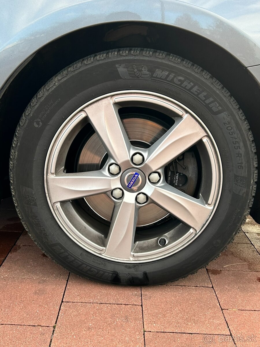 Predám Volvo V40 T2 Edition - 18