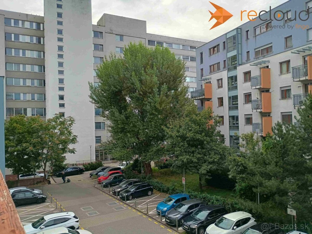 Prenájom 4-i. bytu v centre, s terasou, možnosť parkovať vo - 18