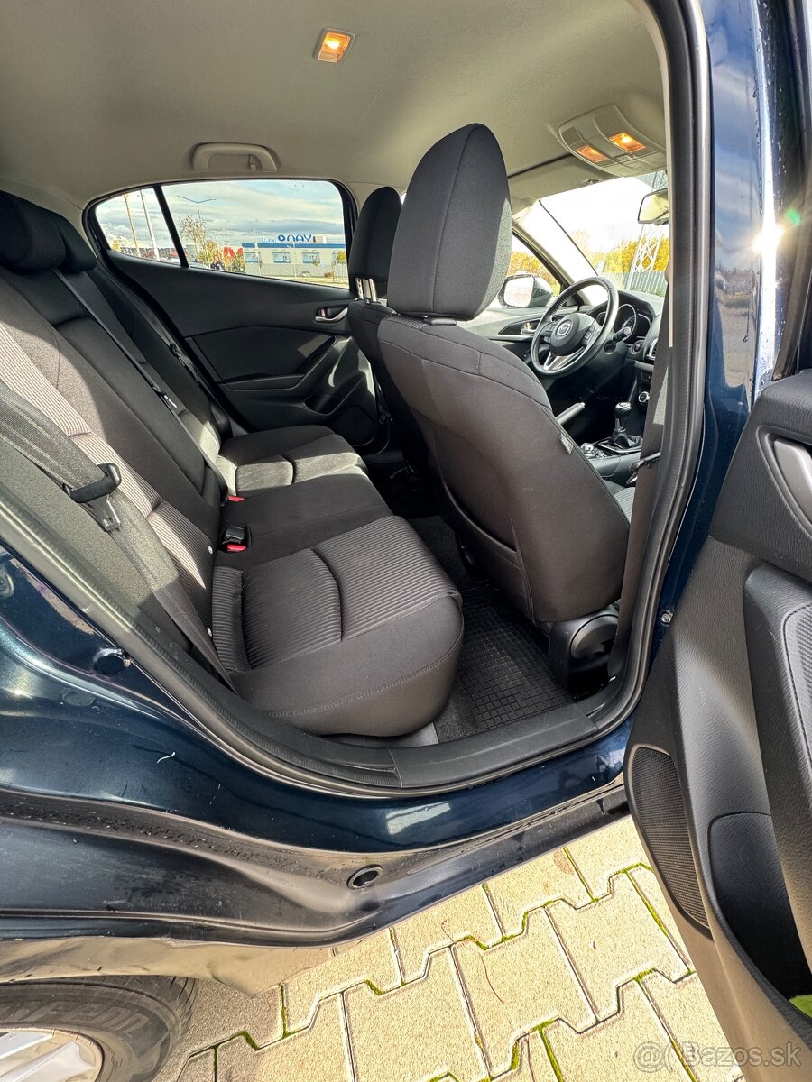 Mazda 3 1.5i (74kW) - 18